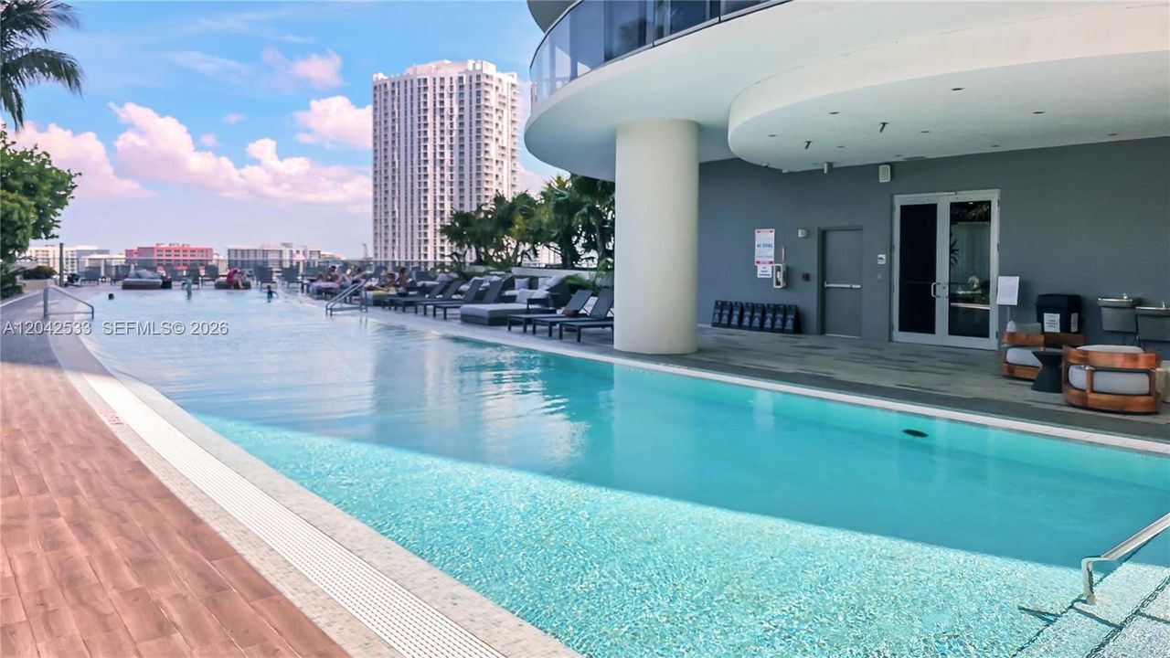 For Sale: $1,589,000 (3 beds, 3 baths, 1592 Square Feet)