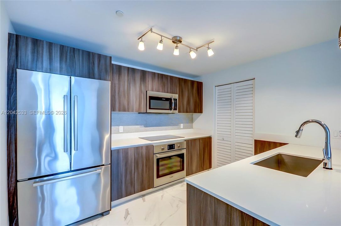 For Sale: $1,589,000 (3 beds, 3 baths, 1592 Square Feet)