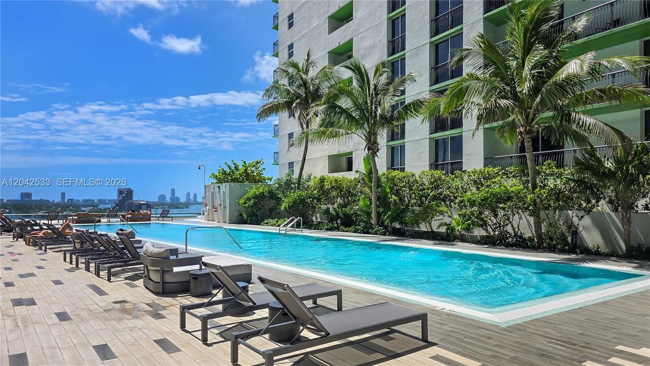 For Sale: $1,589,000 (3 beds, 3 baths, 1592 Square Feet)
