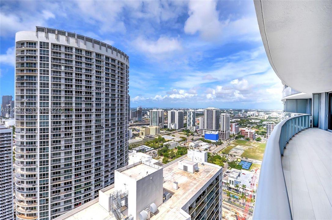 For Sale: $1,589,000 (3 beds, 3 baths, 1592 Square Feet)
