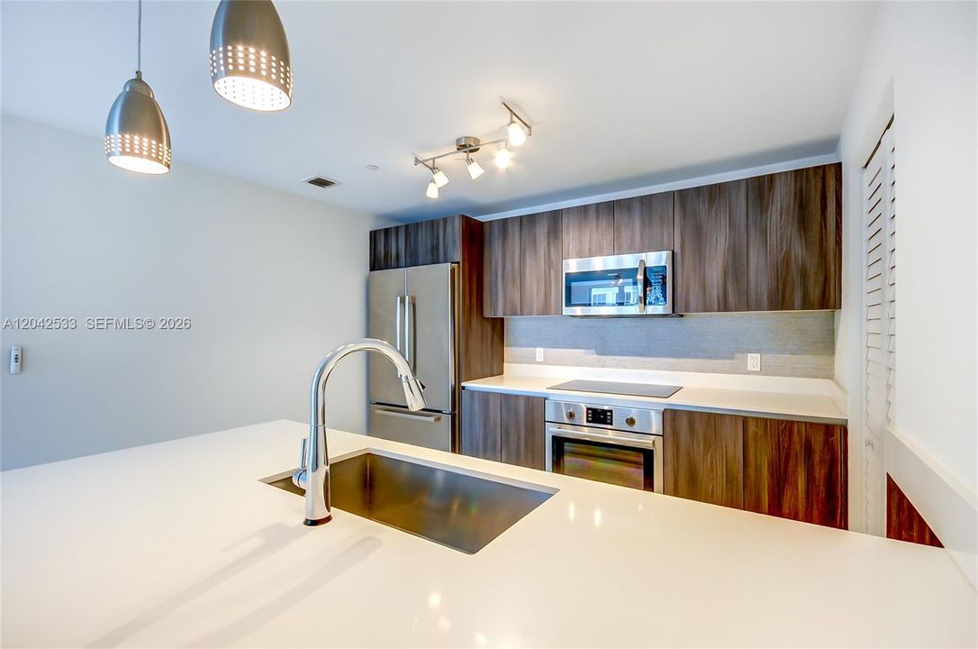 For Sale: $1,589,000 (3 beds, 3 baths, 1592 Square Feet)