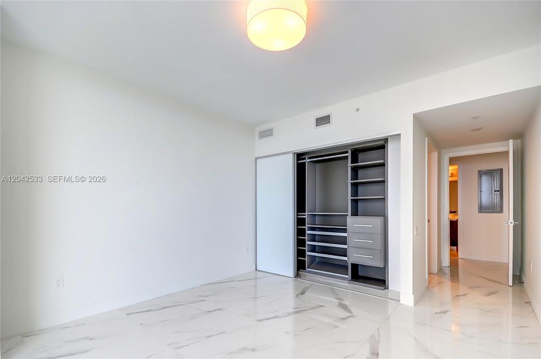 For Sale: $1,589,000 (3 beds, 3 baths, 1592 Square Feet)
