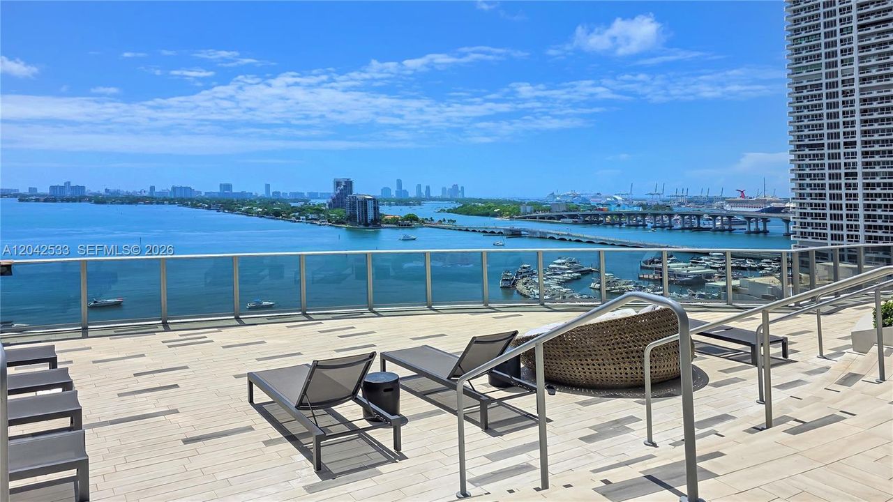 For Sale: $1,589,000 (3 beds, 3 baths, 1592 Square Feet)