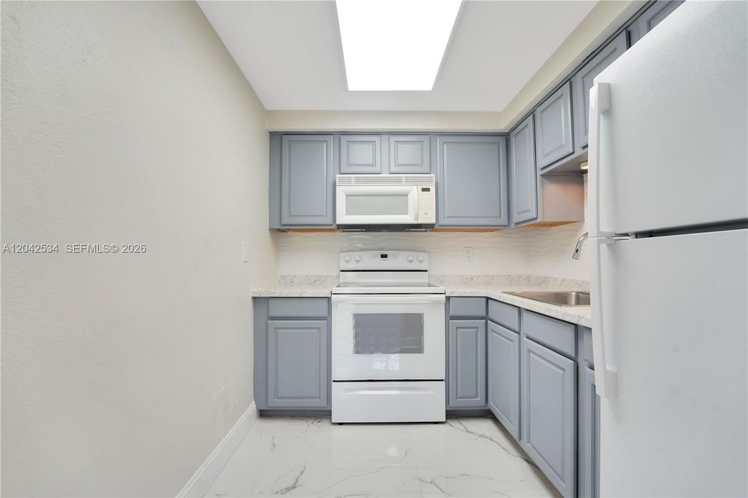 В аренду: $2,200 (1 спален, 1 ванн, 650 Квадратных фут)