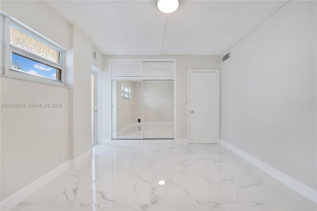 В аренду: $2,200 (1 спален, 1 ванн, 650 Квадратных фут)