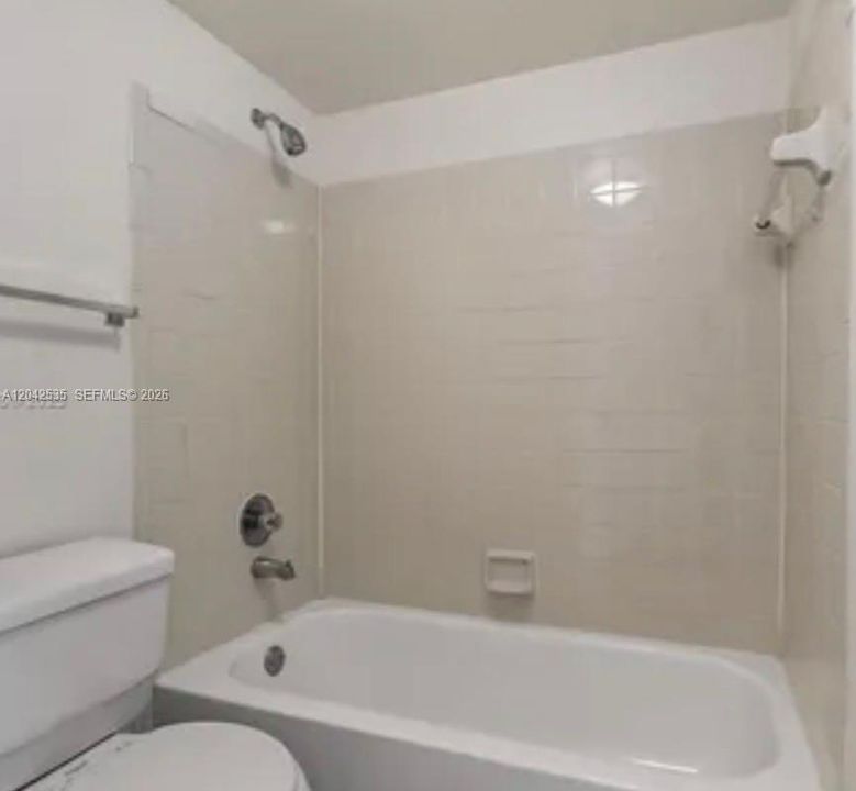 For Sale: $160,000 (1 beds, 1 baths, 728 Square Feet)
