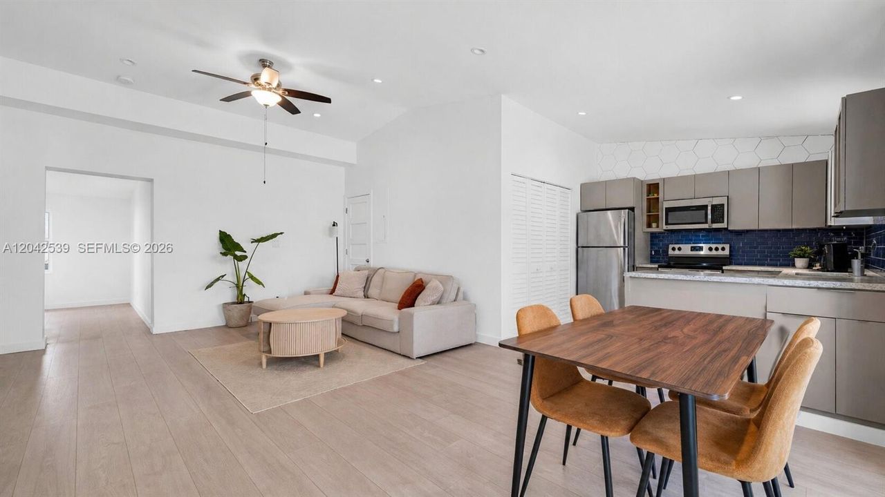 For Rent: $2,800 (2 beds, 1 baths, 1200 Square Feet)