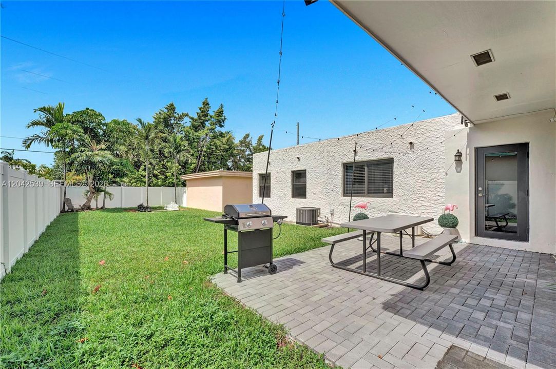 For Rent: $2,800 (2 beds, 1 baths, 1200 Square Feet)
