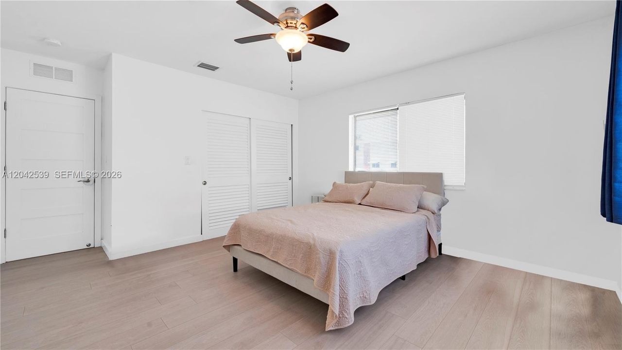 For Rent: $2,800 (2 beds, 1 baths, 1200 Square Feet)