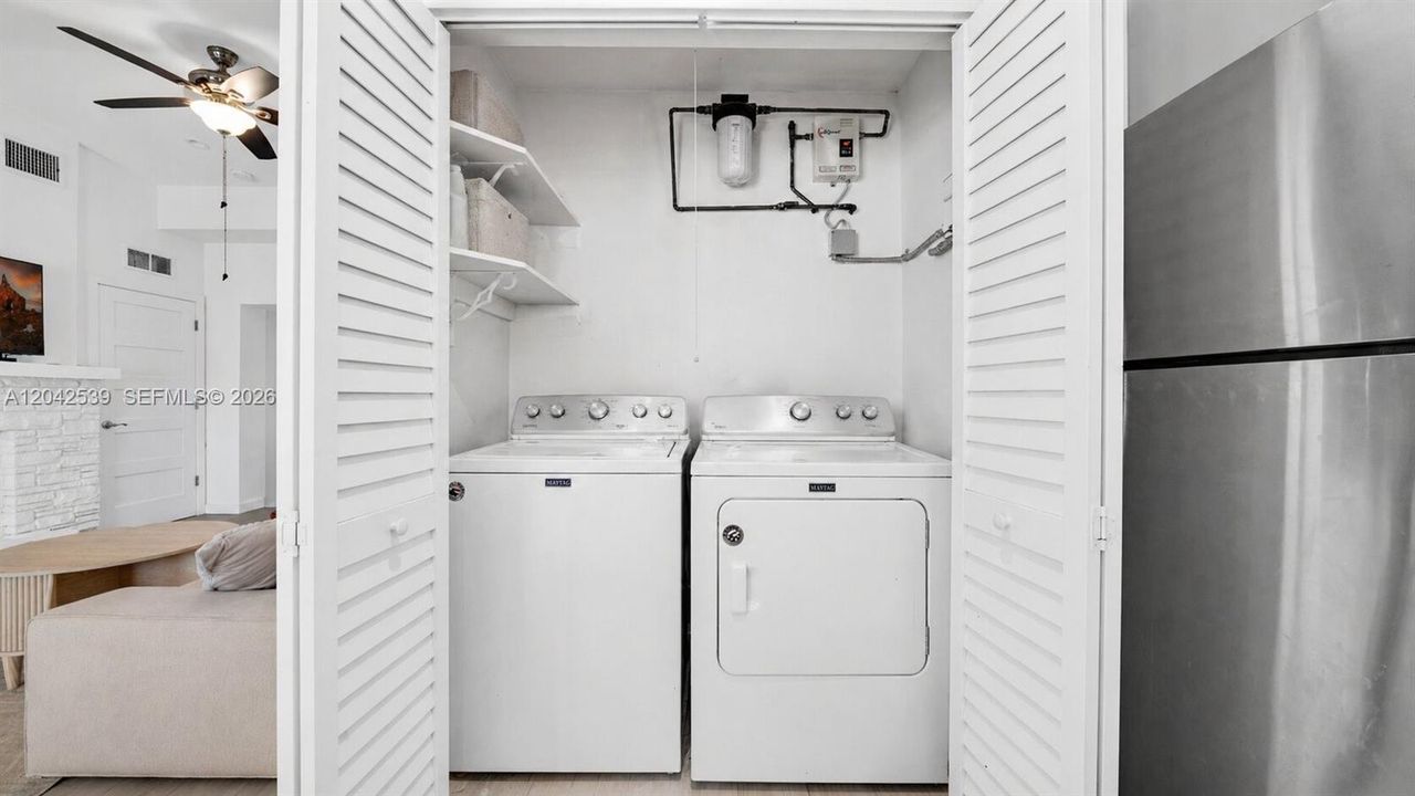 For Rent: $2,800 (2 beds, 1 baths, 1200 Square Feet)