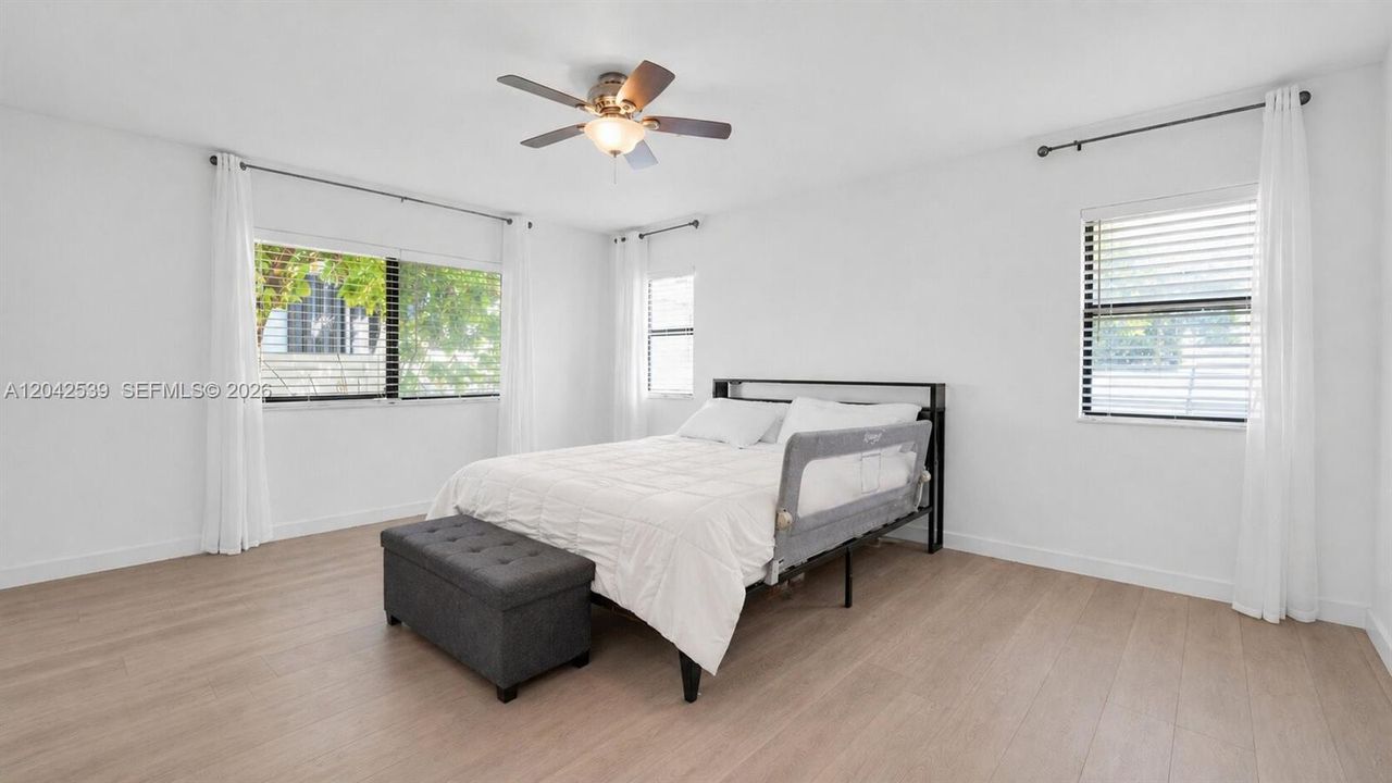 For Rent: $2,800 (2 beds, 1 baths, 1200 Square Feet)