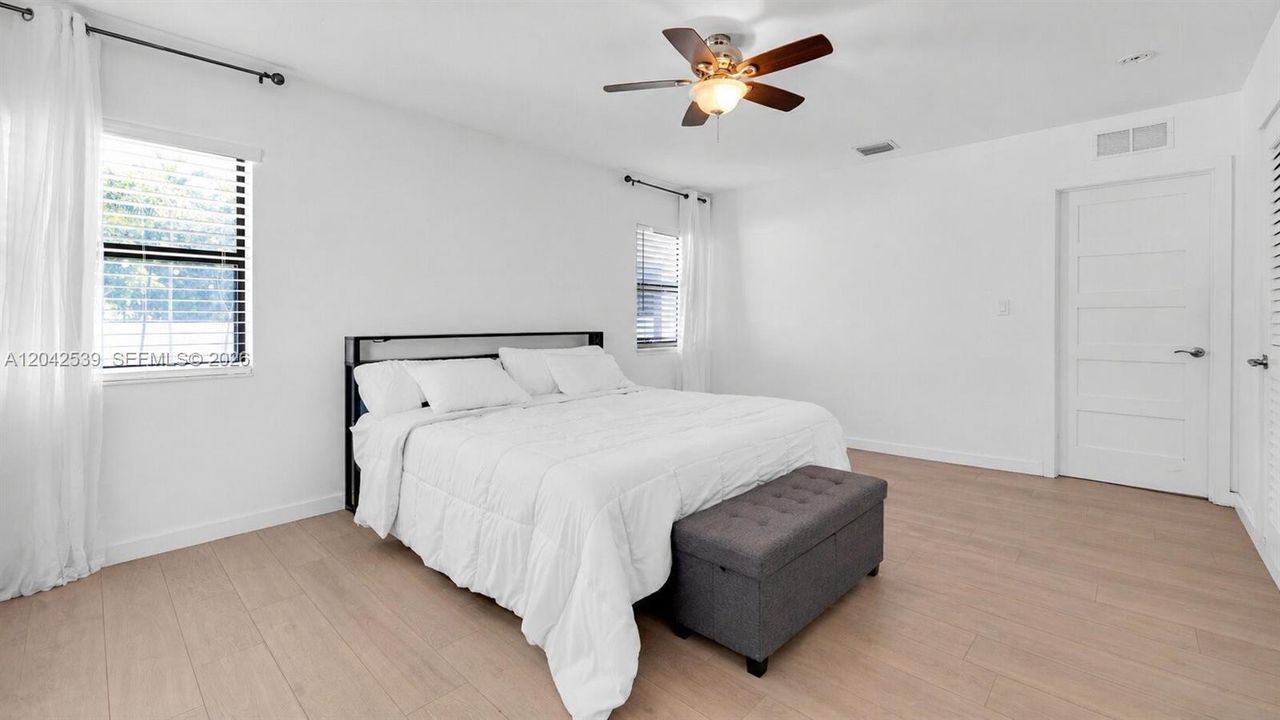 For Rent: $2,800 (2 beds, 1 baths, 1200 Square Feet)