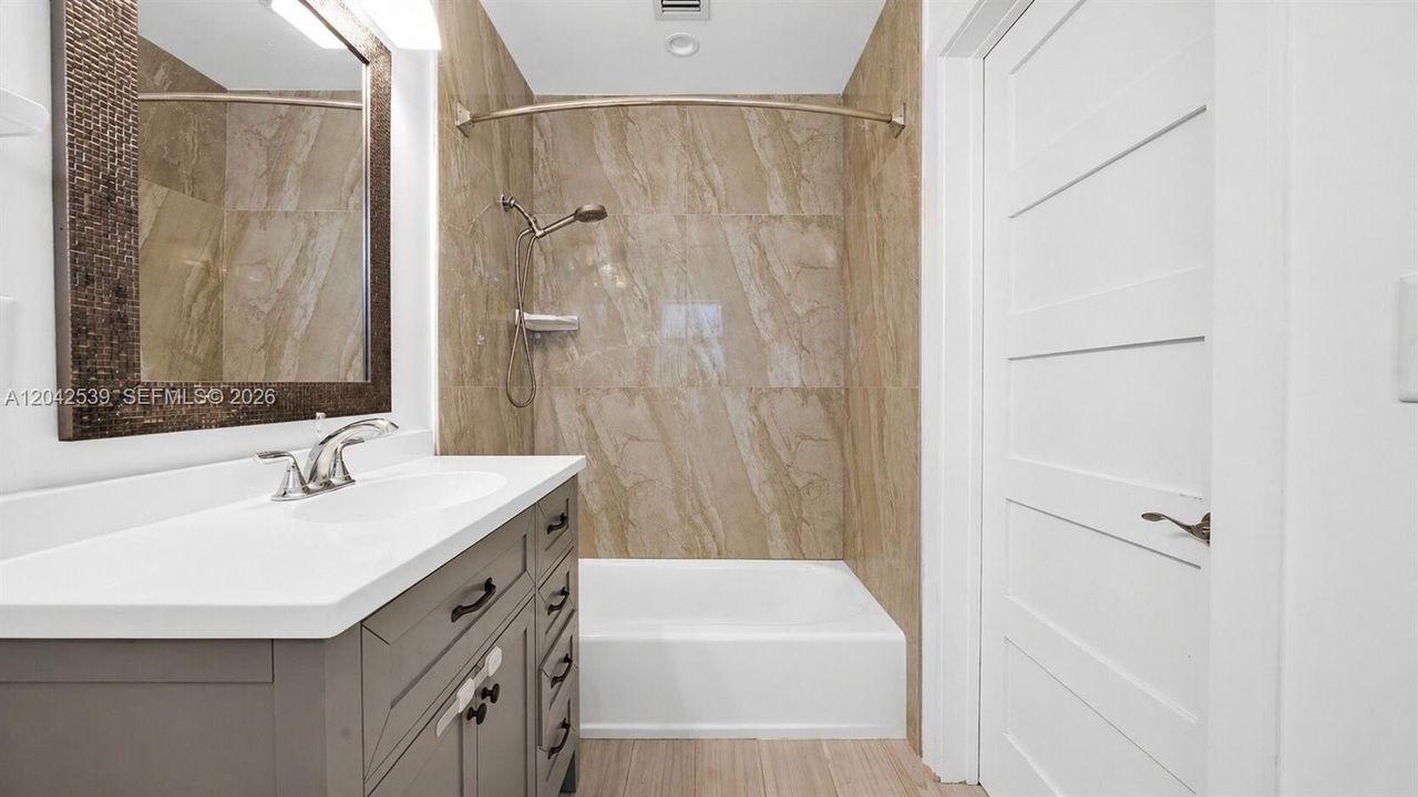 For Rent: $2,800 (2 beds, 1 baths, 1200 Square Feet)
