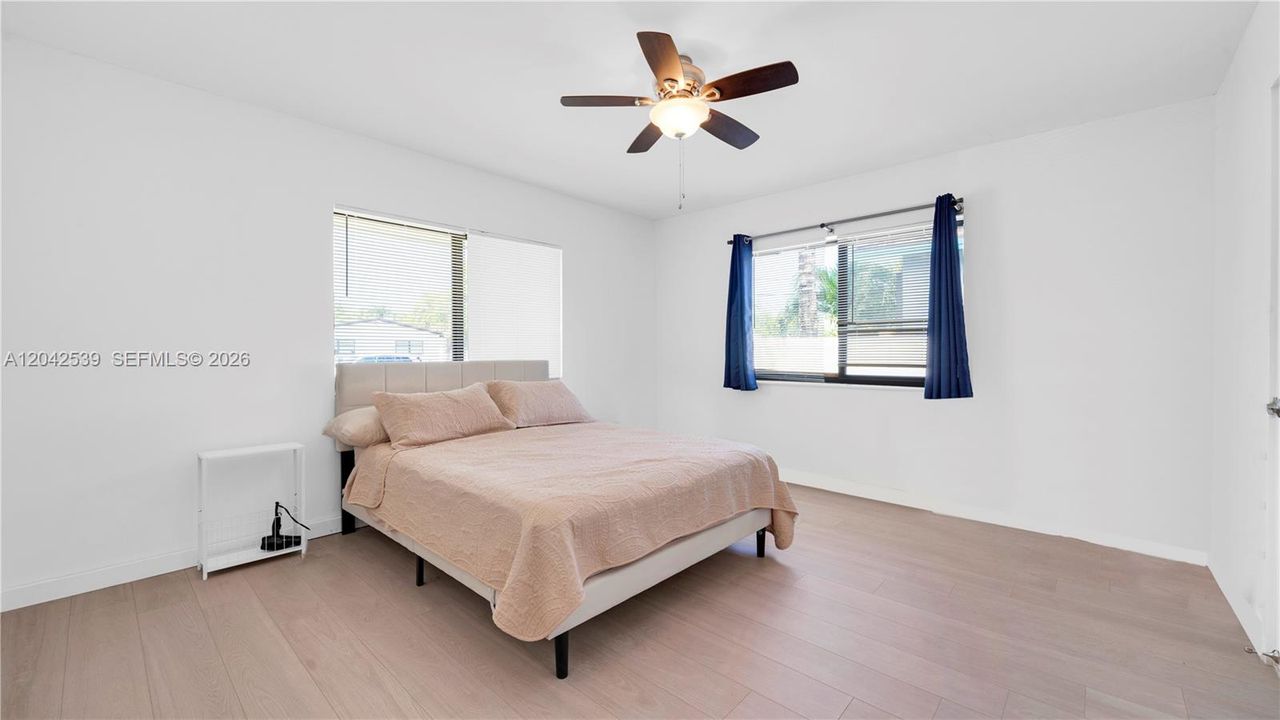 For Rent: $2,800 (2 beds, 1 baths, 1200 Square Feet)
