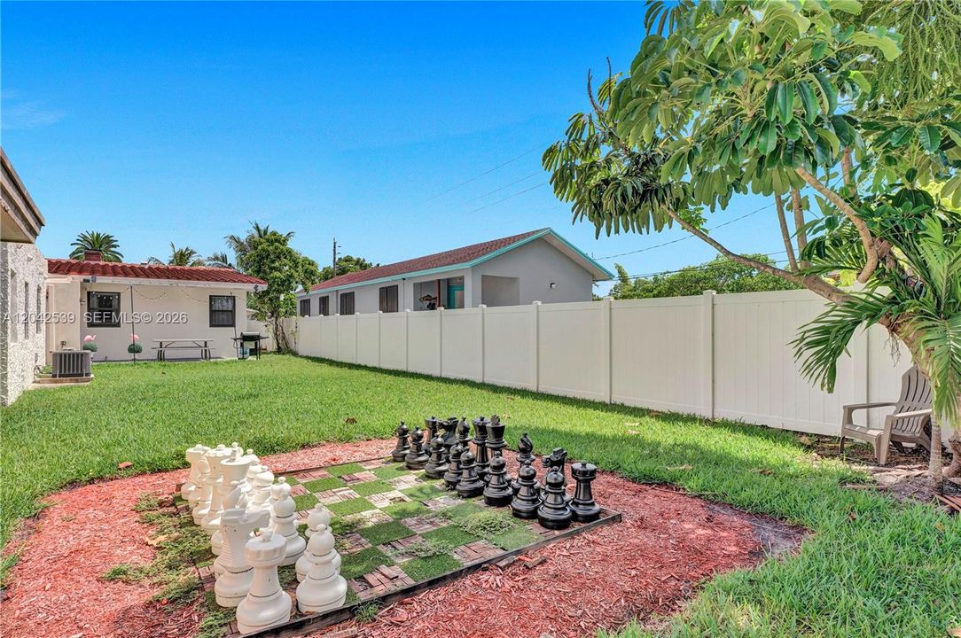 For Rent: $2,800 (2 beds, 1 baths, 1200 Square Feet)