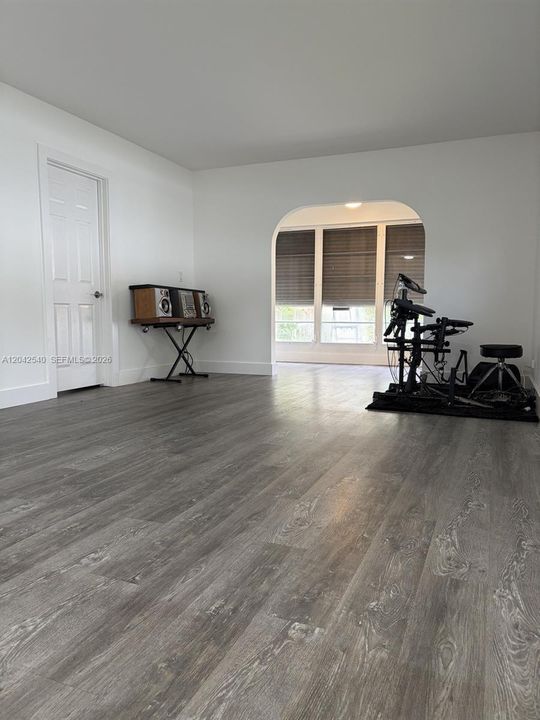 For Sale: $175,000 (2 beds, 2 baths, 940 Square Feet)