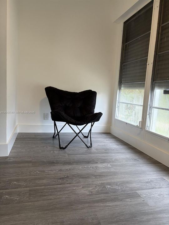 For Sale: $175,000 (2 beds, 2 baths, 940 Square Feet)