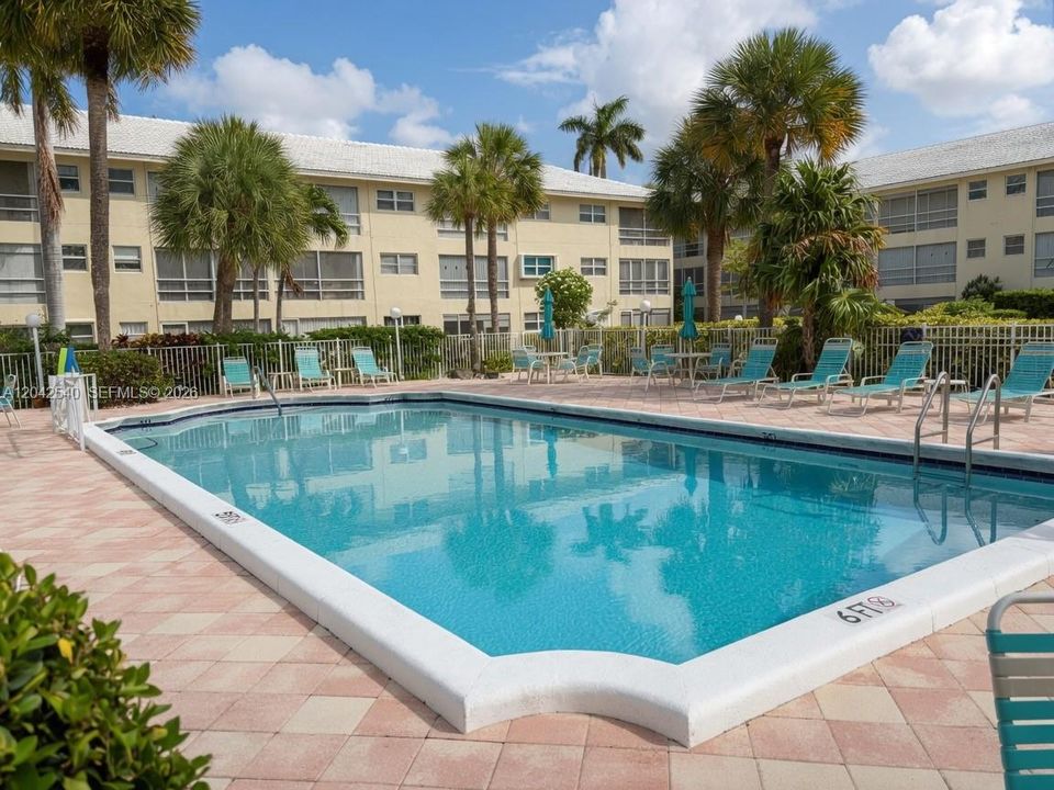 For Sale: $175,000 (2 beds, 2 baths, 940 Square Feet)