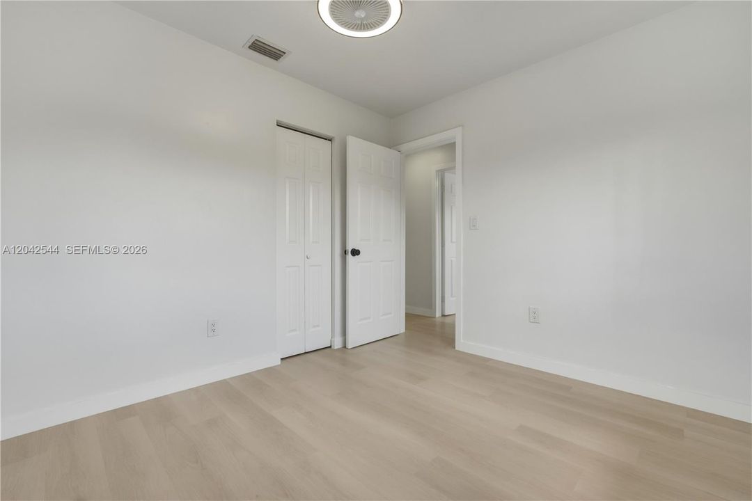 В аренду: $3,600 (3 спален, 1 ванн, 969 Квадратных фут)