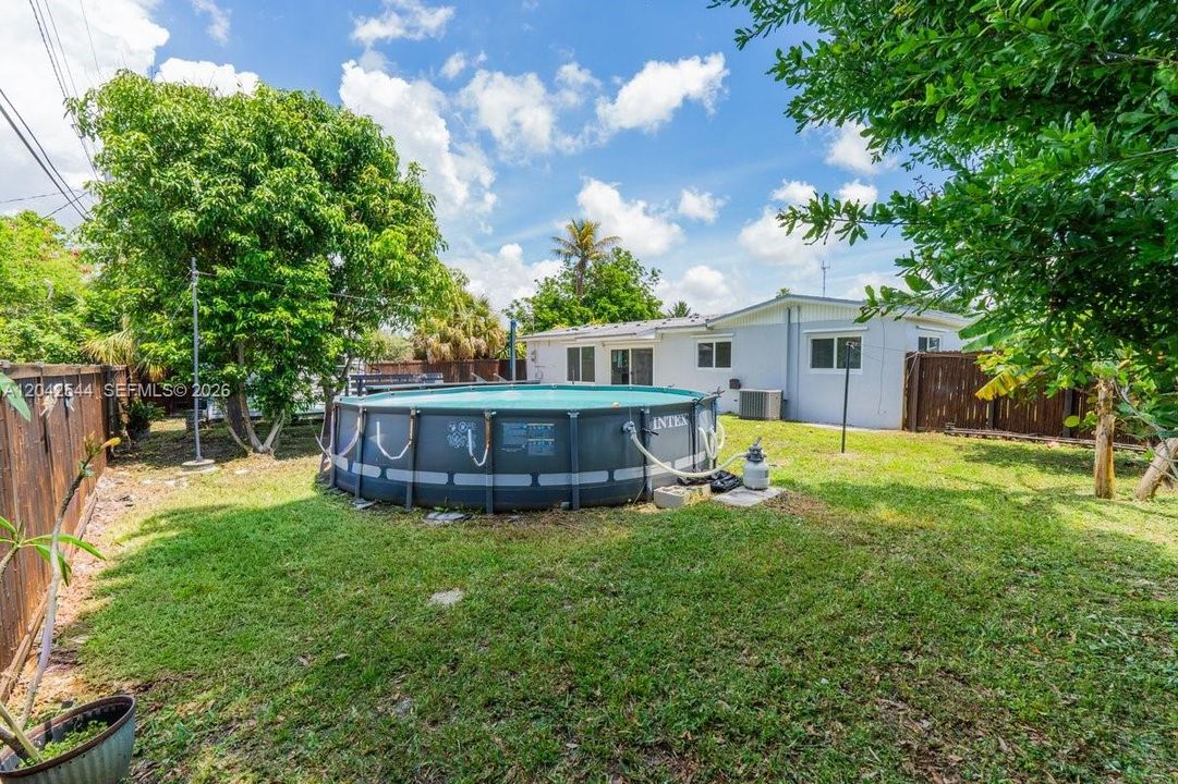 В аренду: $3,600 (3 спален, 1 ванн, 969 Квадратных фут)