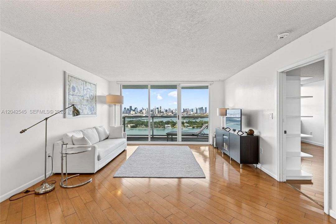 En Venta: $1,325,000 (3 camas, 2 baños, 1234 Pies cuadrados)