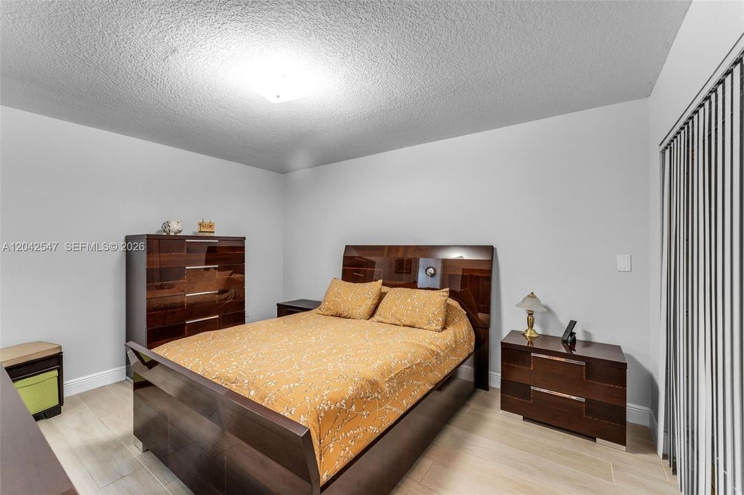 Activo con contrato: $550,000 (3 camas, 2 baños, 1300 Pies cuadrados)