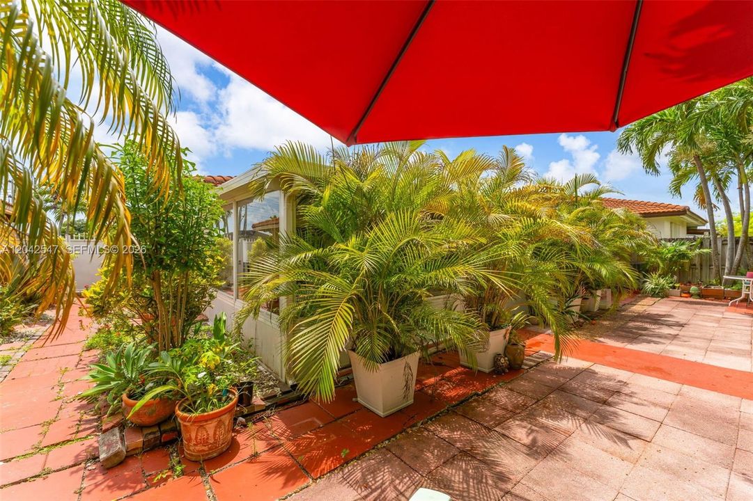 Activo con contrato: $550,000 (3 camas, 2 baños, 1300 Pies cuadrados)