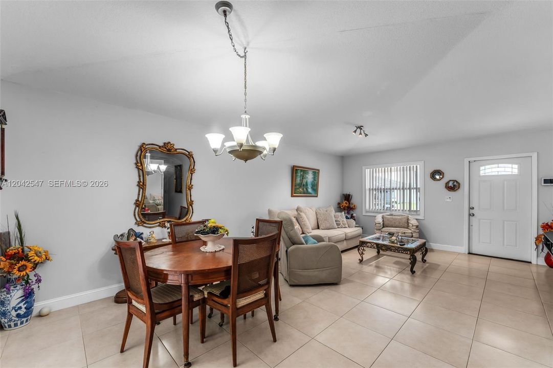 Activo con contrato: $550,000 (3 camas, 2 baños, 1300 Pies cuadrados)