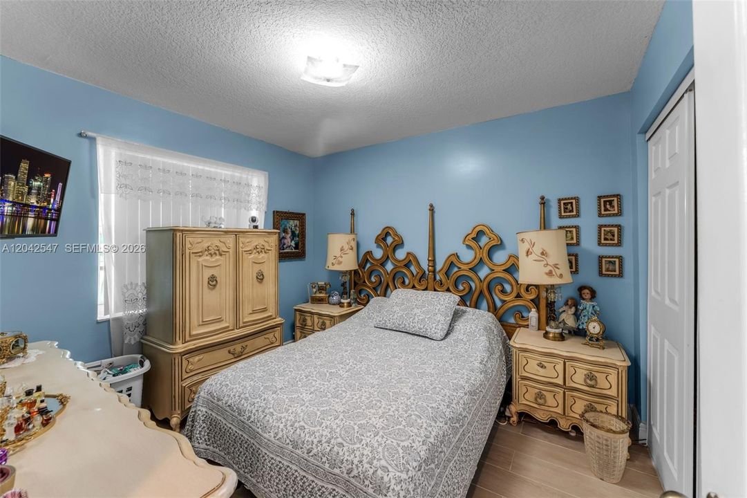 Activo con contrato: $550,000 (3 camas, 2 baños, 1300 Pies cuadrados)