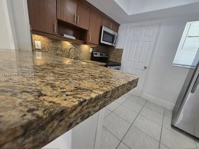 В аренду: $1,950 (2 спален, 1 ванн, 580 Квадратных фут)