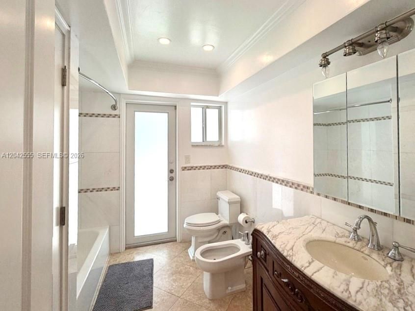В аренду: $9,000 (4 спален, 2 ванн, 2235 Квадратных фут)