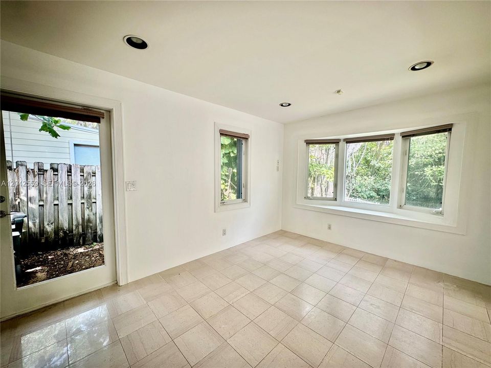 В аренду: $3,500 (2 спален, 2 ванн, 1458 Квадратных фут)