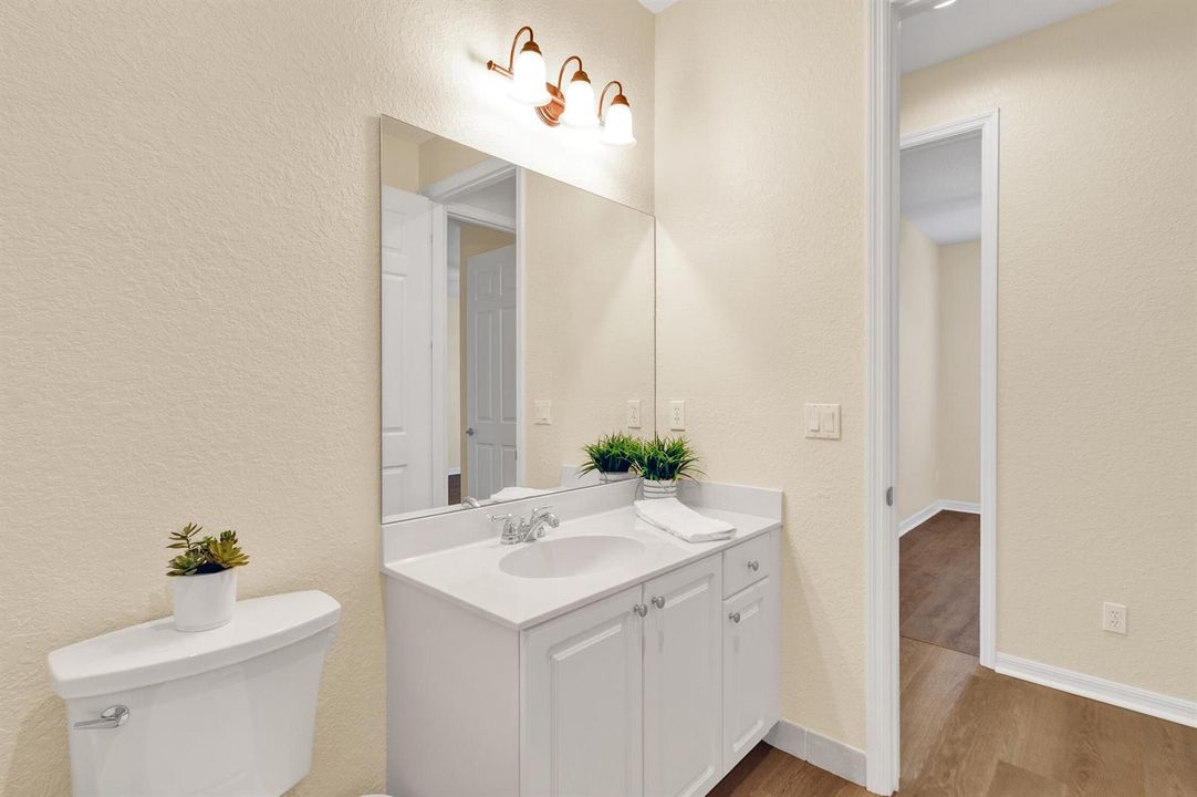 Hall/2nd Bath