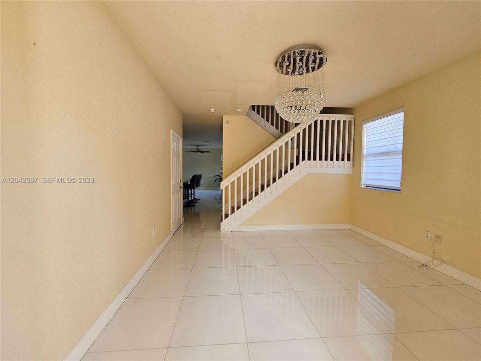 For Rent: $3,100 (4 beds, 2 baths, 1868 Square Feet)