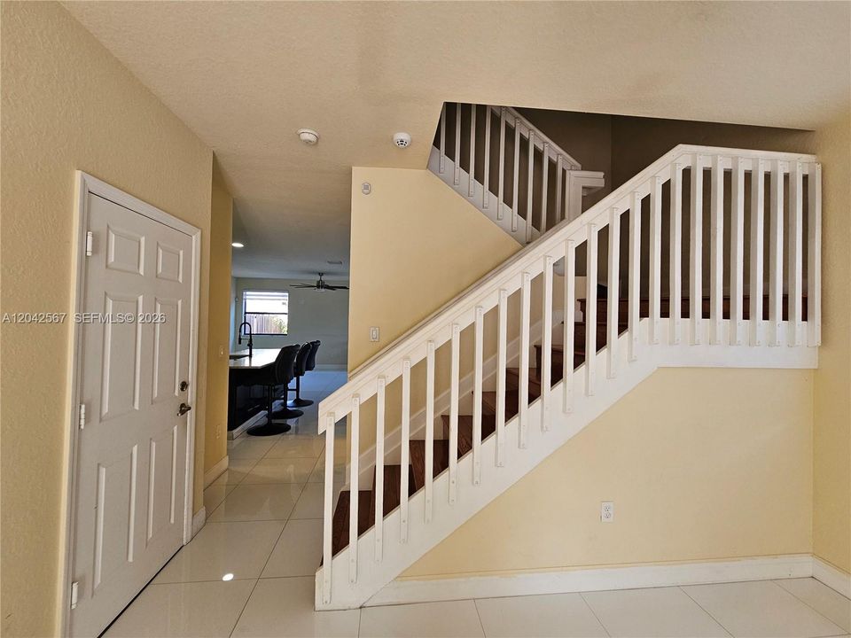 For Rent: $3,100 (4 beds, 2 baths, 1868 Square Feet)