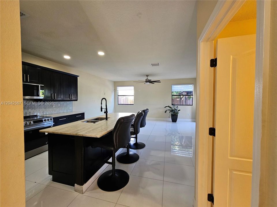 For Rent: $3,100 (4 beds, 2 baths, 1868 Square Feet)