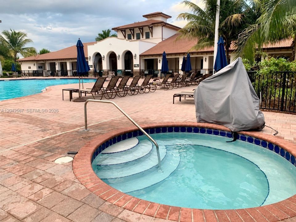 For Rent: $3,100 (4 beds, 2 baths, 1868 Square Feet)