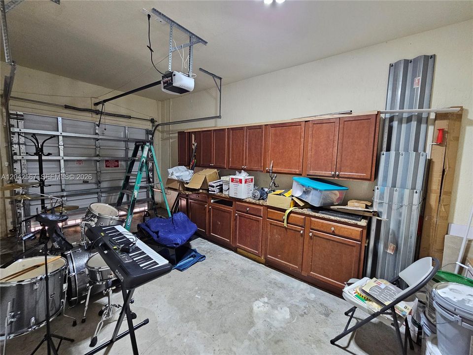 For Rent: $3,100 (4 beds, 2 baths, 1868 Square Feet)