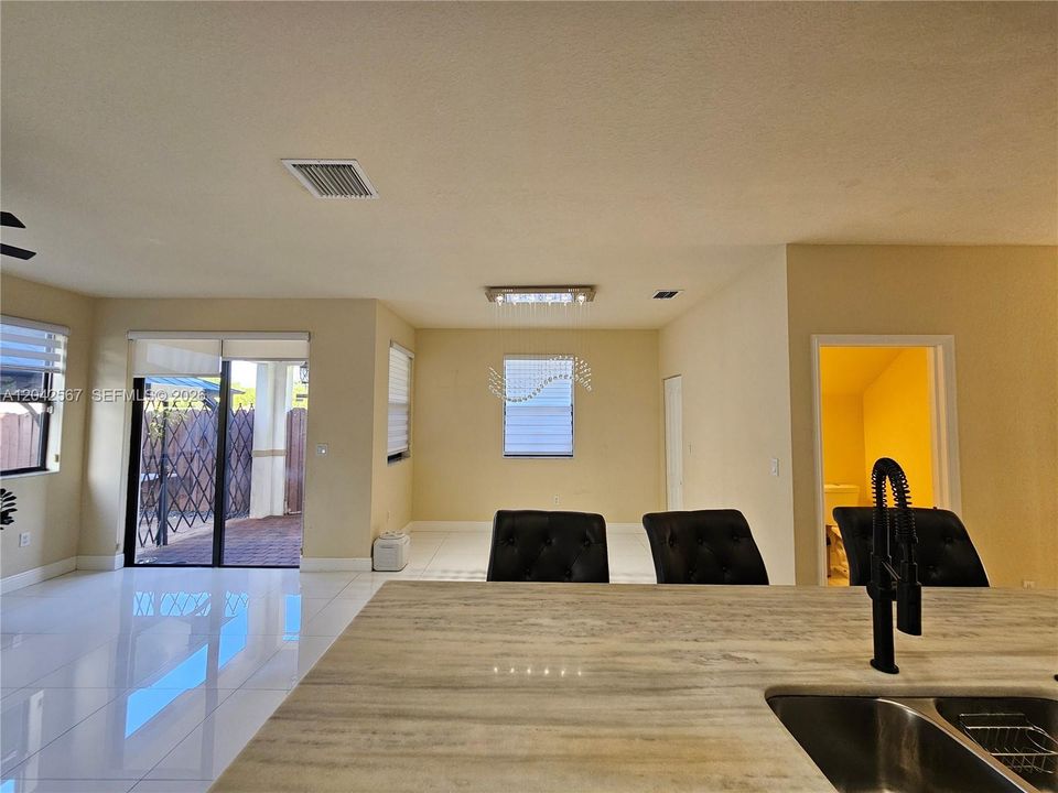 For Rent: $3,100 (4 beds, 2 baths, 1868 Square Feet)