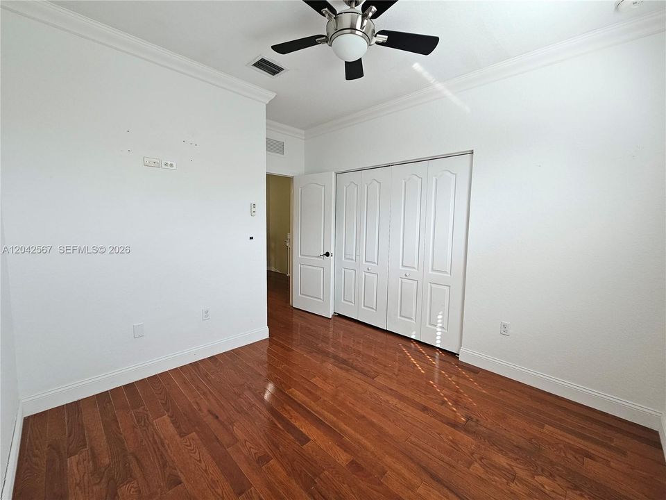 For Rent: $3,100 (4 beds, 2 baths, 1868 Square Feet)