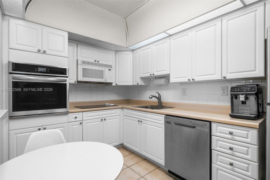 En Venta: $385,000 (1 camas, 1 baños, 1005 Pies cuadrados)