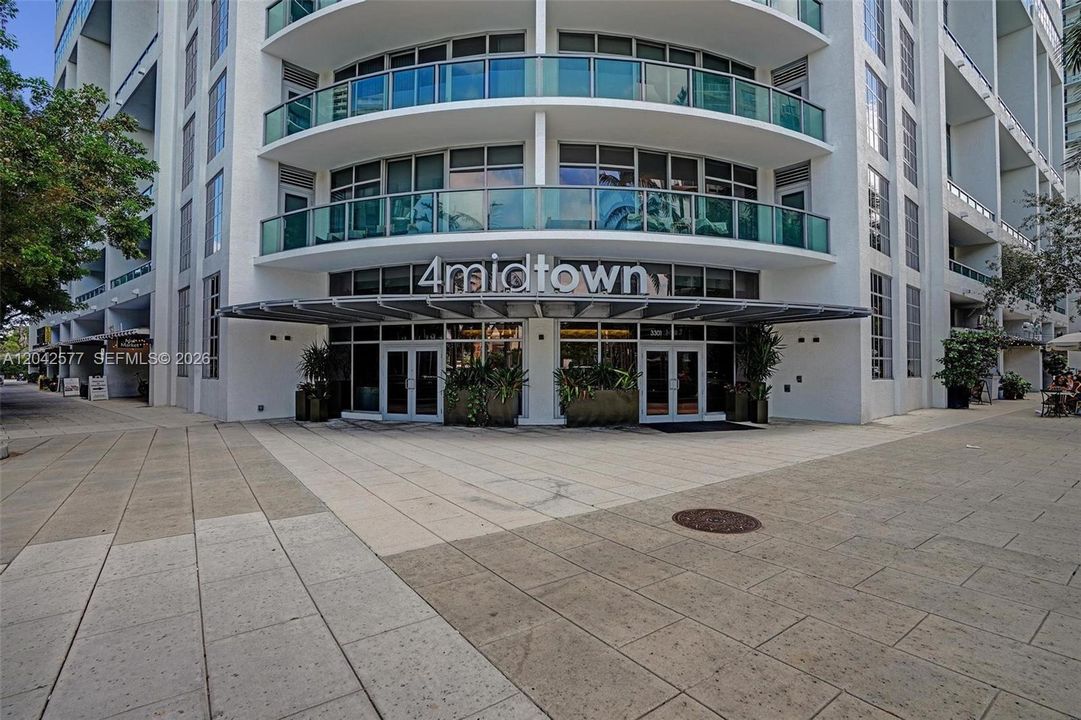 For Sale: $399,800 (1 beds, 1 baths, 711 Square Feet)