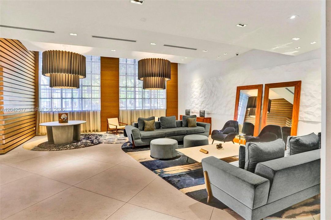 For Sale: $399,800 (1 beds, 1 baths, 711 Square Feet)