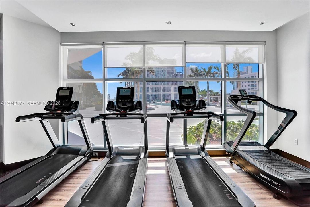 For Sale: $399,800 (1 beds, 1 baths, 711 Square Feet)