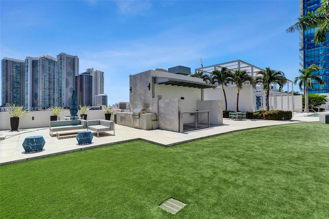 For Sale: $399,800 (1 beds, 1 baths, 711 Square Feet)