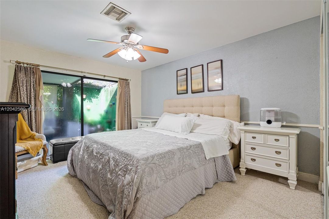For Rent: $3,500 (3 beds, 2 baths, 1386 Square Feet)