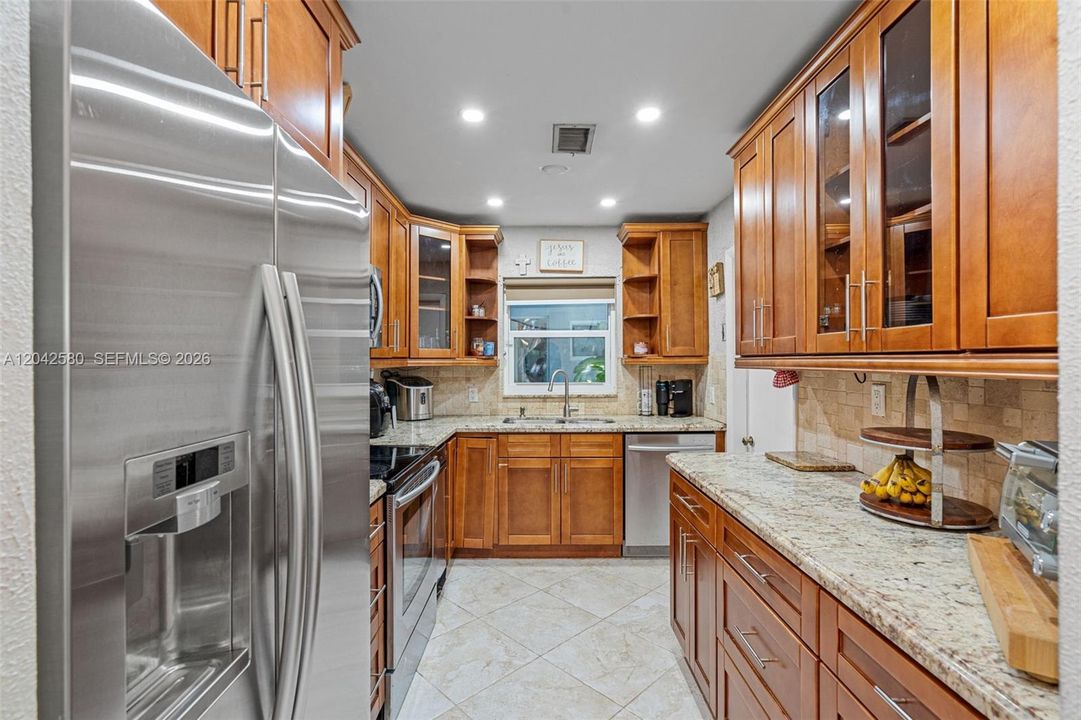 For Rent: $3,500 (3 beds, 2 baths, 1386 Square Feet)