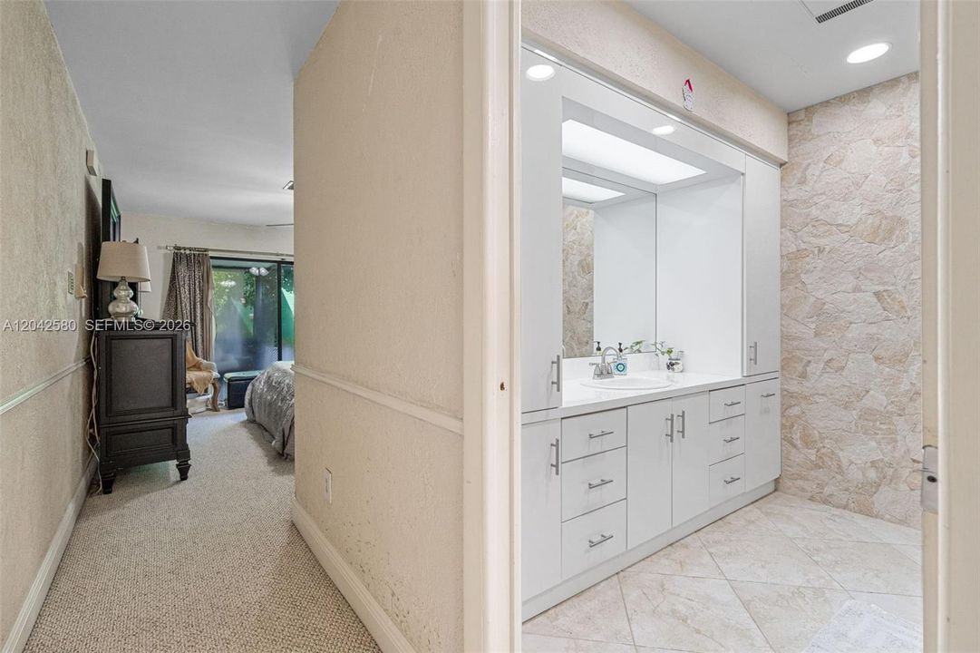 For Rent: $3,500 (3 beds, 2 baths, 1386 Square Feet)