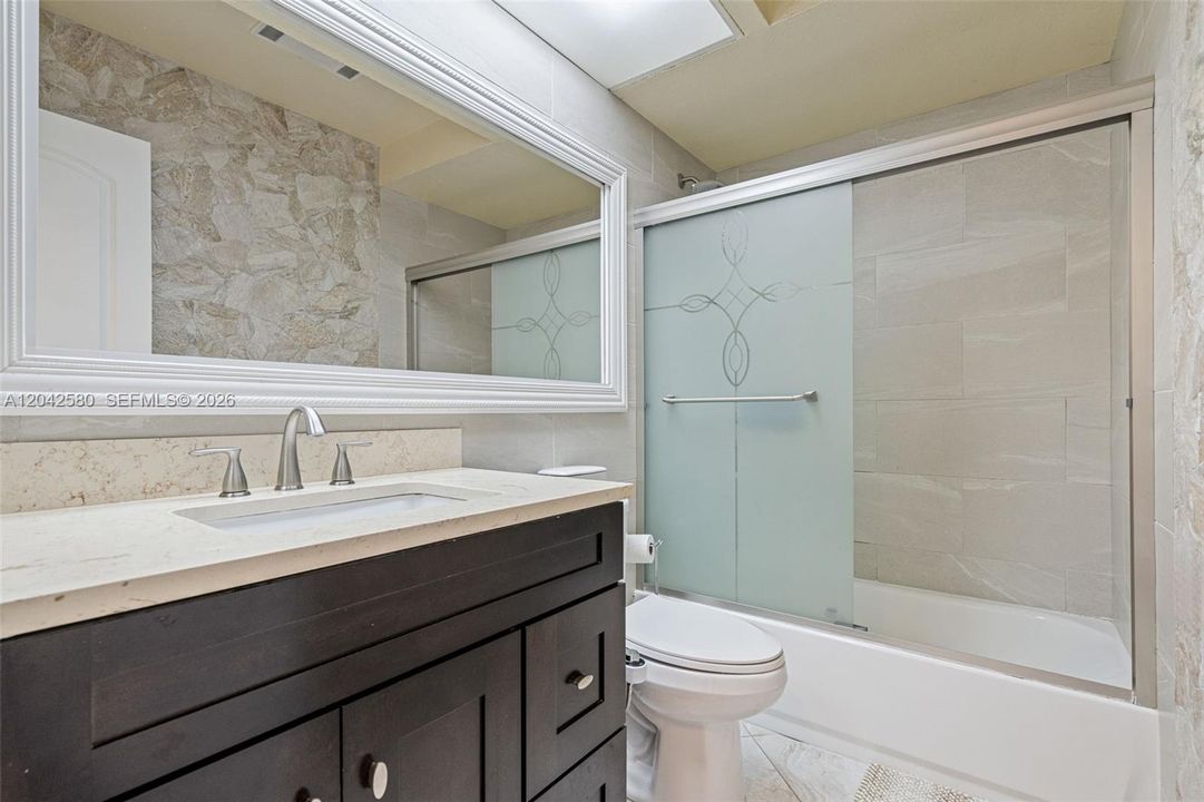 For Rent: $3,500 (3 beds, 2 baths, 1386 Square Feet)