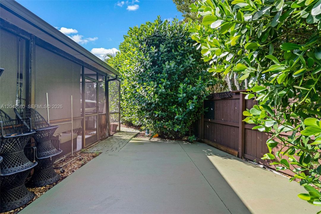 For Rent: $3,500 (3 beds, 2 baths, 1386 Square Feet)